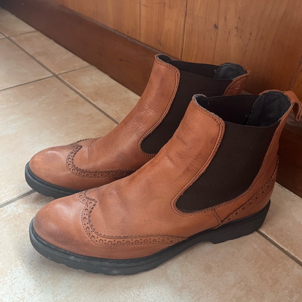 Barney’s New York brown leather Chelsea boot women’s size 39 made in Italy